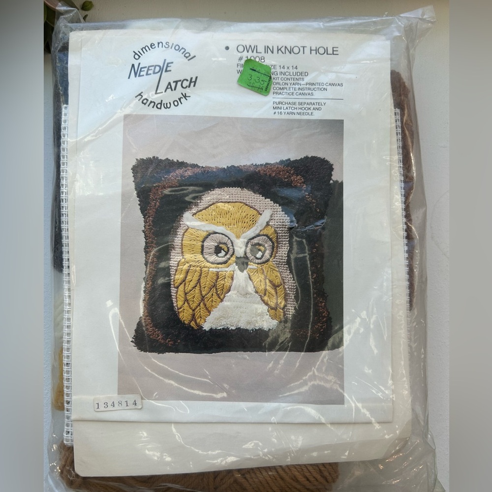 Vintage Dimensional yarn latch hook Owl in Knot Hole unopened yellow & brown